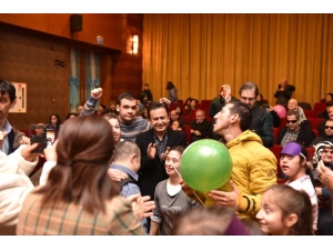 Başkan Yazıcı, Görme Engelliler İçin Farkındalık Oluşturmak Amacıyla Gözlerine Bandaj Taktı