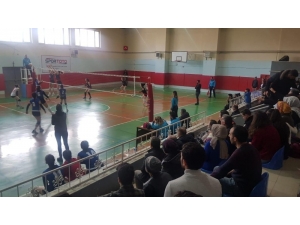 Van Büyükşehir Belediyesi Kadın Voleybol Takımı Haftayı Galibiyetle Kapadı