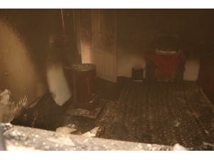 Ev Yangınında Engelli Genç Son Anda Kurtarıldı