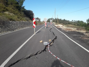 Adrasan Yolunda Heyelan Sebebiyle Çökme Yaşandı
