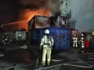 İtfaiye Alevlere Müdahale Etmek İçin Seferber Oldu