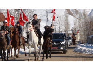 Kaymakam Ve Milletvekiline Atlı Karşılama