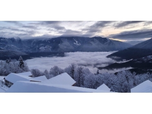 Artvin’de Karlı Dağlarla Bulutlarla Görsel Şöleni