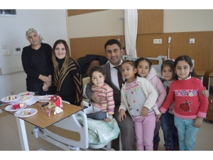 Küçük Melek Her Ay Ameliyat Oluyor