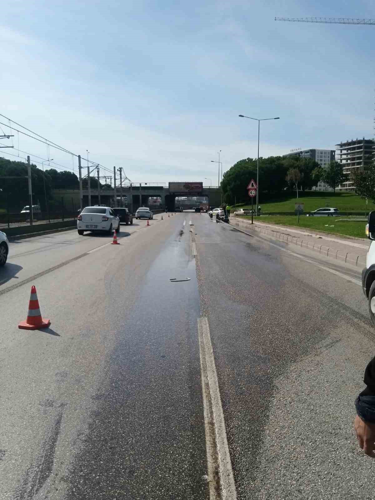 bursa-da-yola-dokulen-kimyasal-madde-panige-sebep-oldu-trafik-kilitlendi