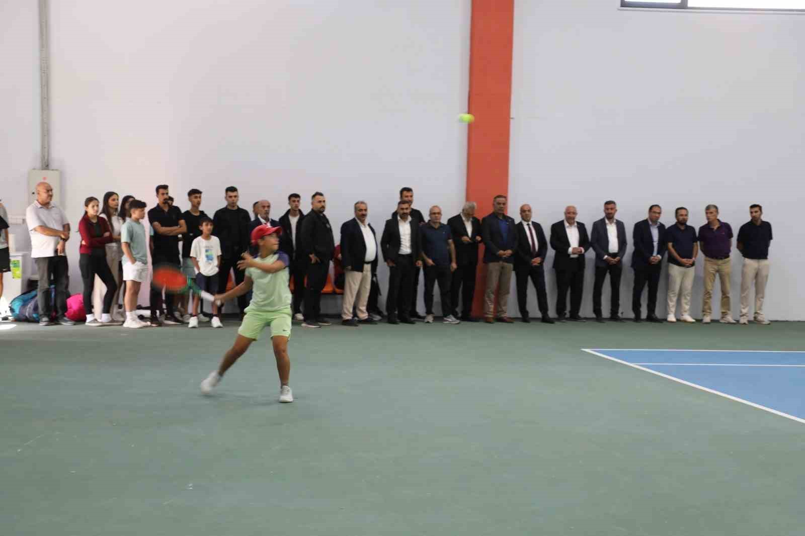 agri-dagi-cup-tenis-turnuvasinda-maclar-basladi