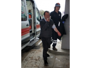 Amcasını Bıçakladı