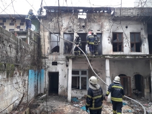 Metruk Binada Çıkan Yangın Korkuttu