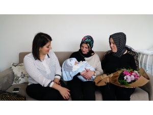 Hizmet İçin Evlerinin Yolunu Unutan Örnek Çift