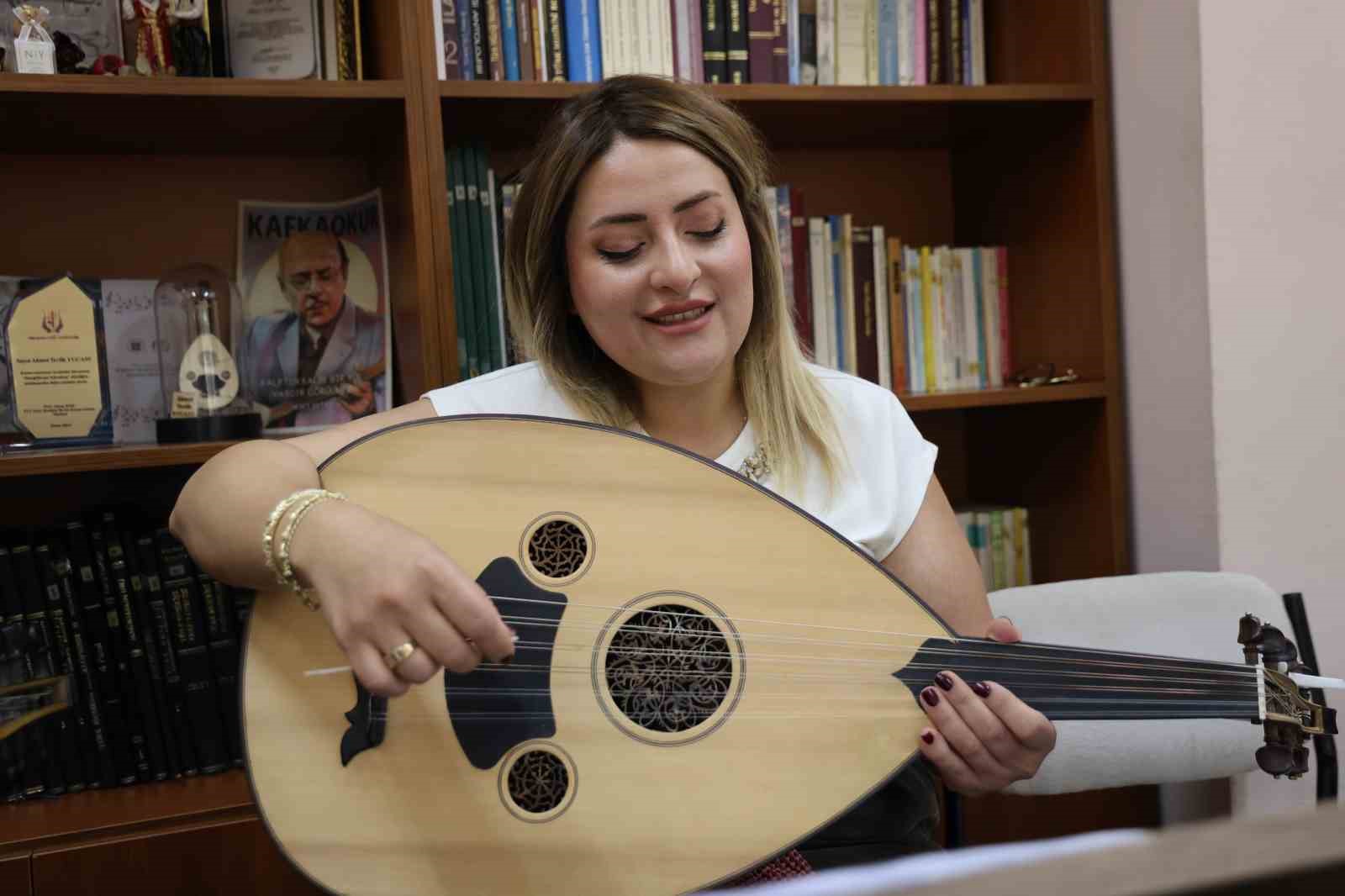 hayallerinden-vazgecmedi-beyaz-onlugunu-cikartip-tekrar-okula-basladi