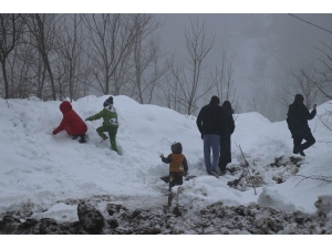 Bolu Dağı’nda Hafif Kar Yağışı Ve Sis Etkili Oluyor