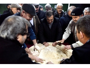 Başkan Ataç Çekme Helva Yaptı