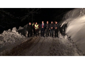 Başkan Babaoğlu’ndan Gece Çalışan Kar Timine Jest