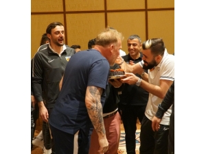 Kayserispor Kampında Sürpriz Doğum Günü