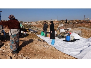Esad’ın Saldırılardan Kaçan Siviller Kalacak Çadır Bile Bulamıyor