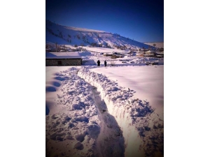 Bu Köyde Kar Kalınlığı Yarım Metreyi Geçti