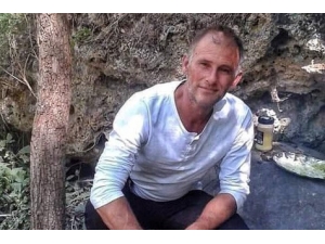 Elinde Çocuğu İçin Aldığı Doğum Günü Pastasıyla Can Veren Baba Karlar Altında Son Yolculuğuna Uğurlandı