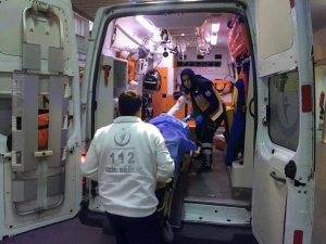 Benzini Biten Aracından İnen Sürücüye Tır Çarptı