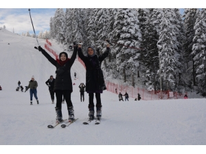 Artvin’de Hafta Sonu Atabarı Kayak Merkezi Doldu Taştı