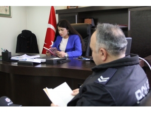 Kitap Okuma Seferberliği Başlattı, Makam Odasının Kapılarını Kitap Tutkunlarına Açtı