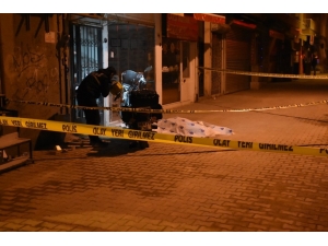 İzmir’deki Bıçaklı Kavgada 1 Kişi Öldü