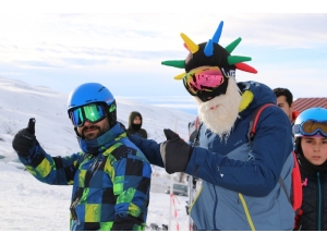 Kar Özlemi Kayak Merkezini Tatilcilerle Doldurdu