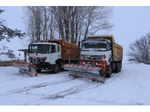 Erzincan Kent Merkezi Kara Hasret Kalırken İlçelerde 37 Köy Yolu Ulaşıma Kapandı