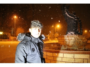 Oltu’da Kar Kalınlığı 10 Santimetreyi Aştı