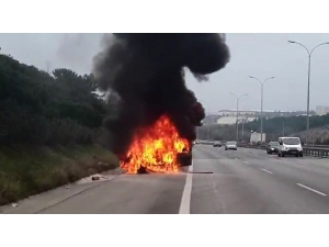 Tem’de Seyir Halindeki Otomobil, Alev Alev Yandı