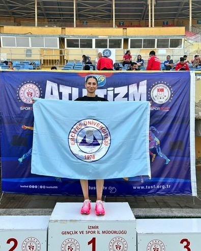 erciyes-universitesi-atletlerinden-4-madalya