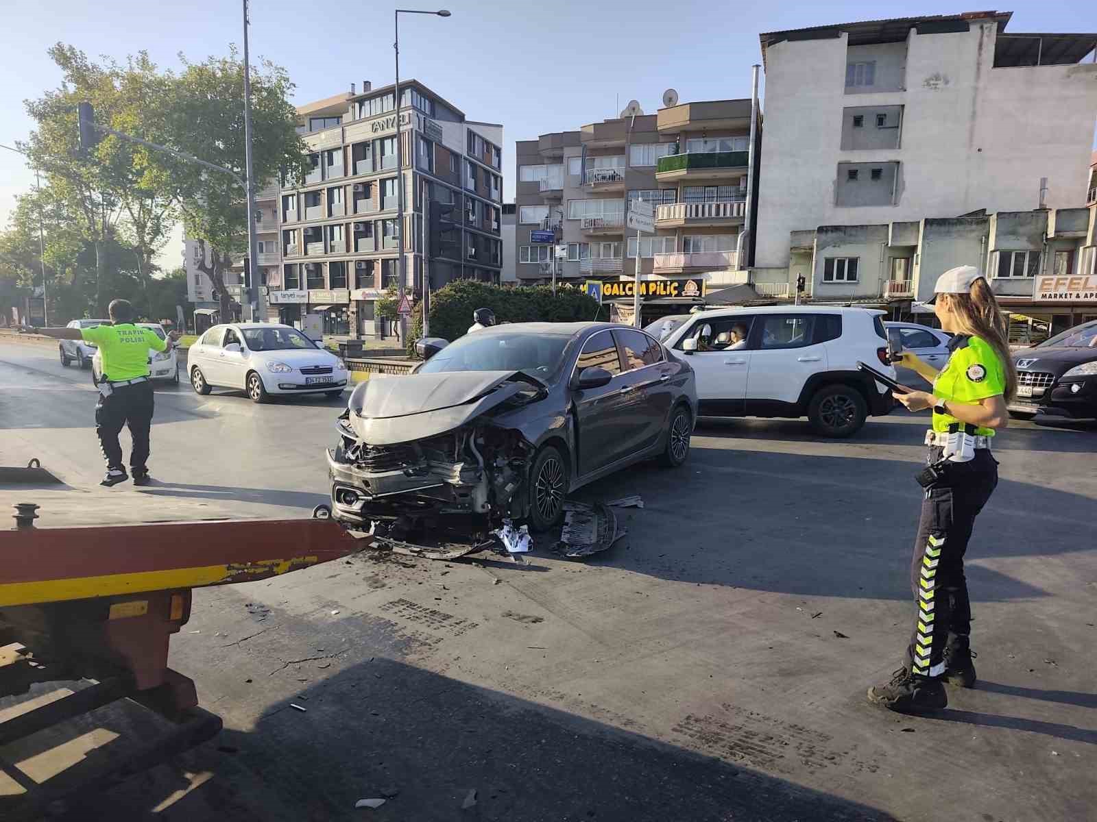 aydin-daki-kazada-baba-ve-oglu-yaralandi
