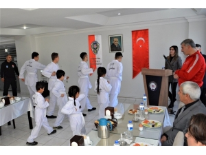 “Sokaktan Spora” Projesine Katılanlar Gösteri Yaptı