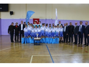 Voleybolcular Ödüllendirildi