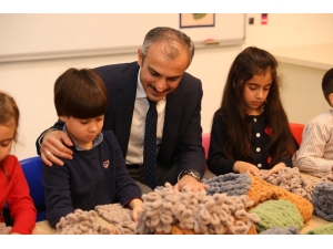 Diyarbakır’da Nöbet Tutan Annelere Atkı Gönderdiler