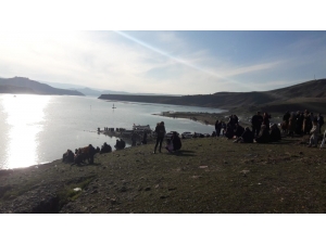 Köprü Su Altında Kaldı, Vatandaşlar Bölgeye Akın Etti