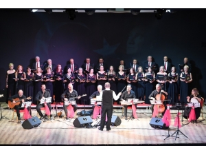 Sarı Zeybek Thm Korosu Huzurevi Sakinleri İçin Sahne Aldı