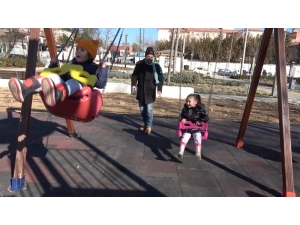 Kışın Ortasında Güneşin Tadını Çıkardılar