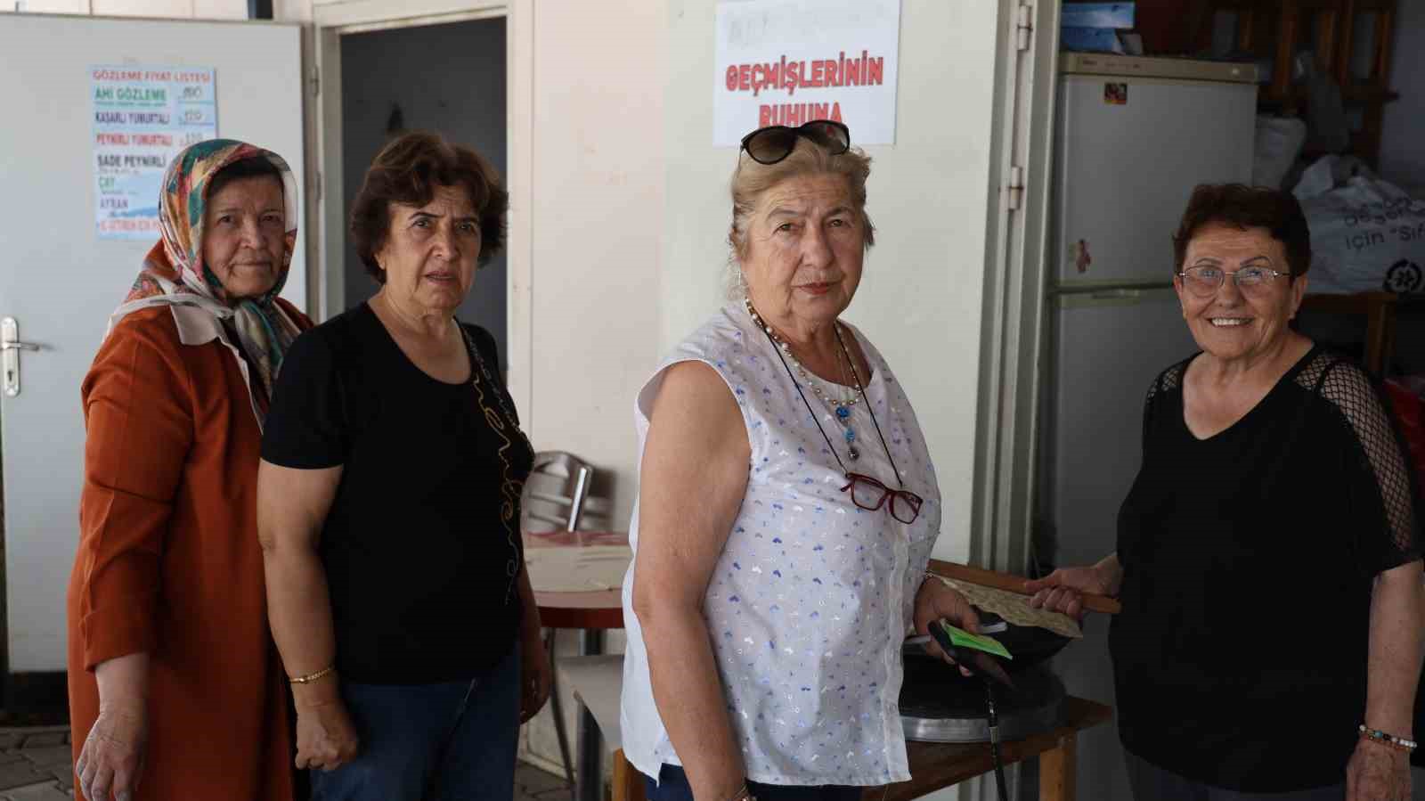emekli-kadinlar-gozleme-satarak-universitelilere-destek-oluyor