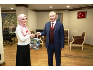 Artvin Valisi Doruk Ümmü Gülsüm’ü Makamında Kabul Etti