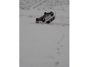 Yoldan Çıkan Aracın İmdadına Çaldıran Belediyesi Ekipleri Yetişti