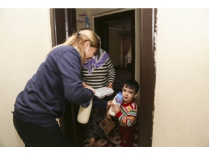 Efeler’de Süt Dağıtımı Devam Ediyor