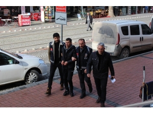 Cezaevinden Firar Etti, Sevgilisinin Evinde Saklanırken Yakalandı