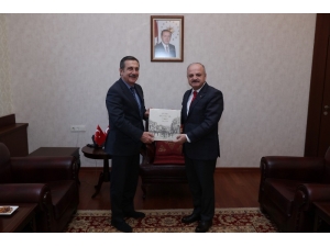 Vali Çakacak, Tepebaşı Belediye Başkanı Ataç’ı Kabul Etti