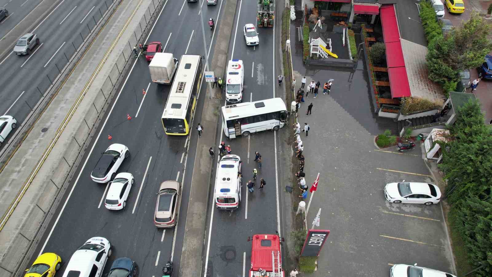 avcilar-da-servis-midibusu-kaza-yapti-9-yarali