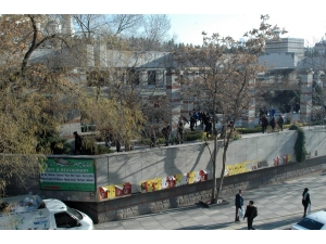 Ankara’da Onlarca Liseli Tekme Tokat Birbirine Girdi