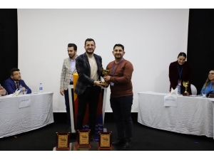 Ak Partili Gençler Münazara Yaptı