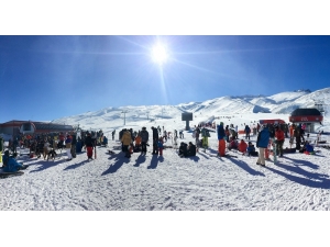 Erciyes, Hafta Sonu 53 Şehirden 90 Bin Ziyaretçi Ağırladı
