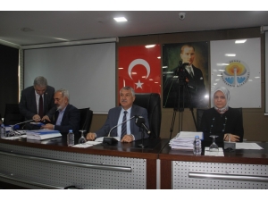 Adana Büyükşehir Belediye Meclisinde Gergin Anlar