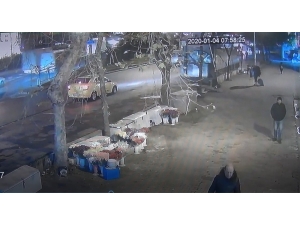 Fatih’te Elbise Hırsızlığı Kamerada