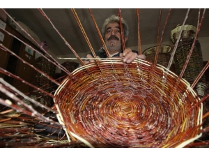 40 Yıldır Söğüt Ağacından Sepet Yapıyor